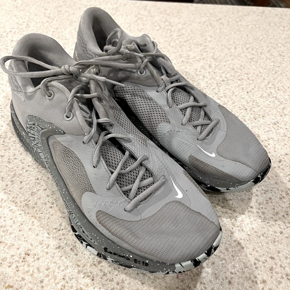 Zoom Freak 4 Basketball shoes - Picture 1 of 8